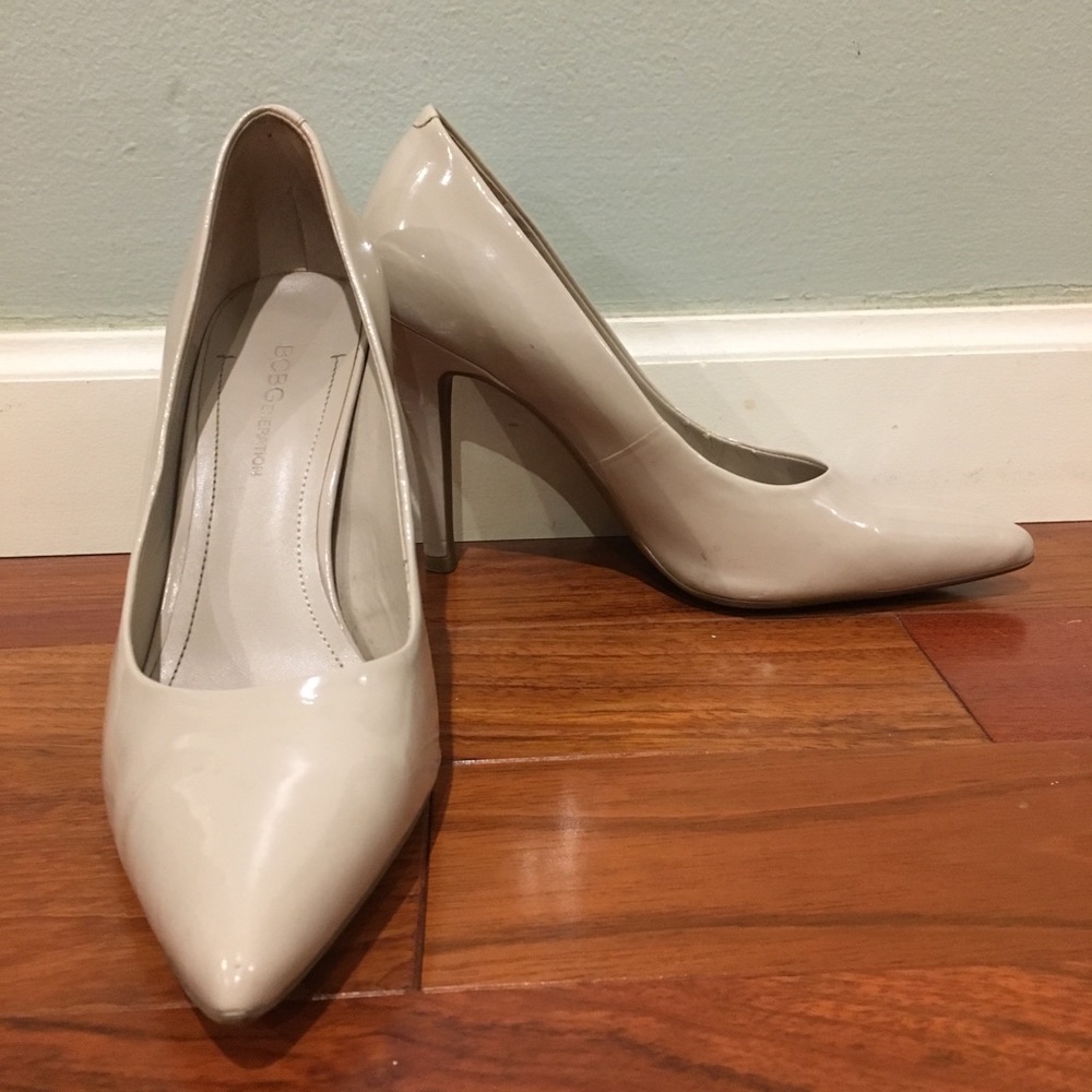 BCBG Nude pumps